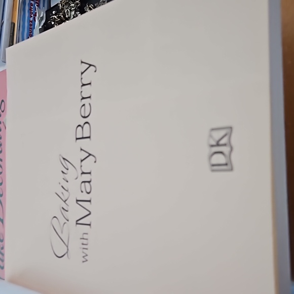 Baking With Mary Berry Cookbook - Picture 3 of 3